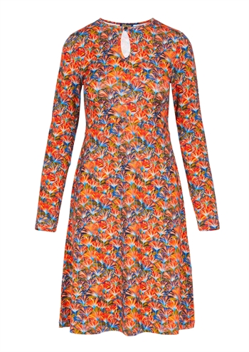Sød kjole efterårsfarver med print, søde detaljer og lange ærmer fra Lalamour